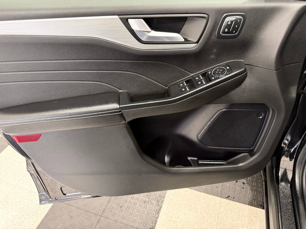 Used 2024 Ford Escape Platinum AWD/4WD image 16