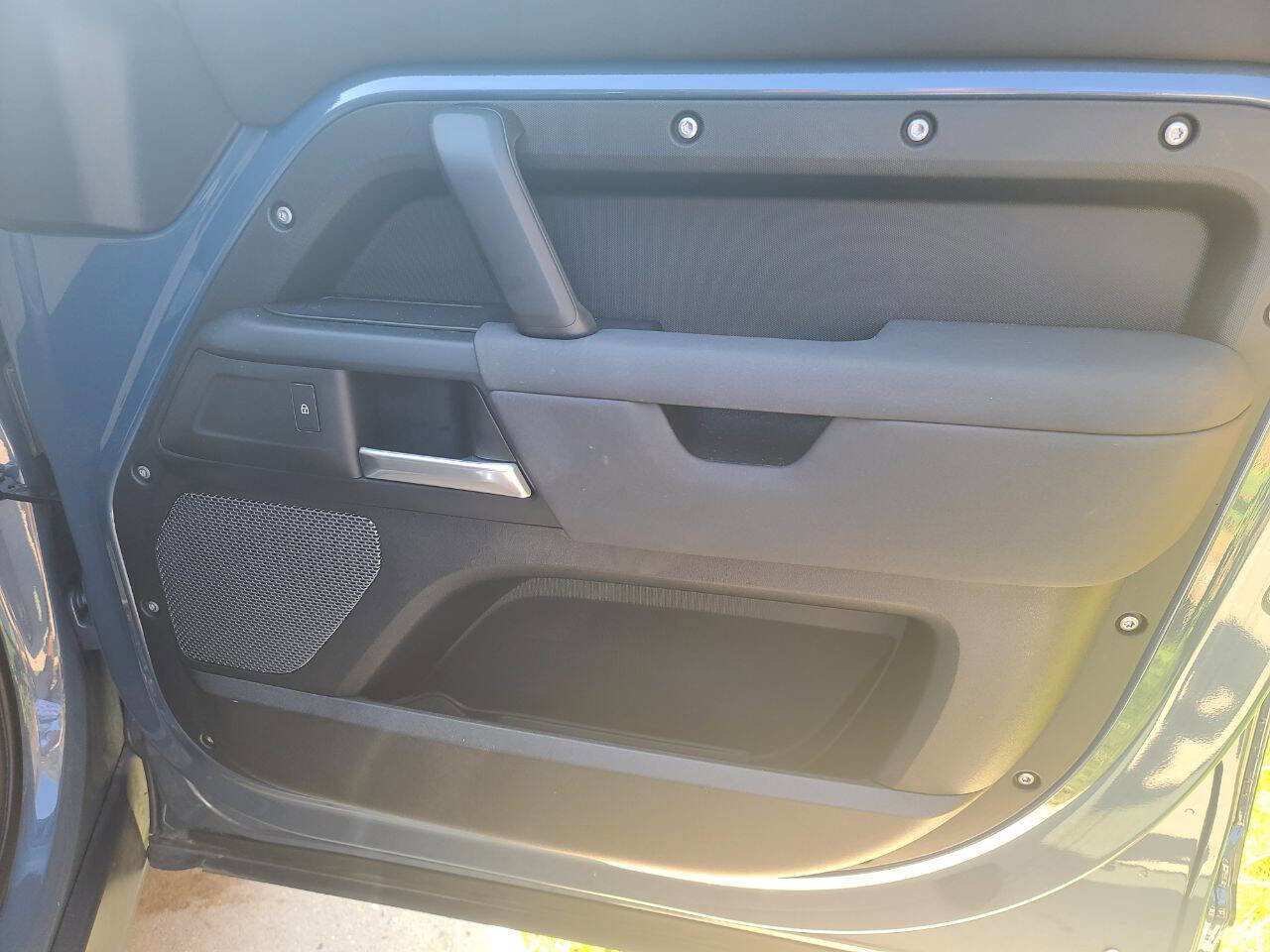 Used 2020 Land Rover Defender 110 image 35