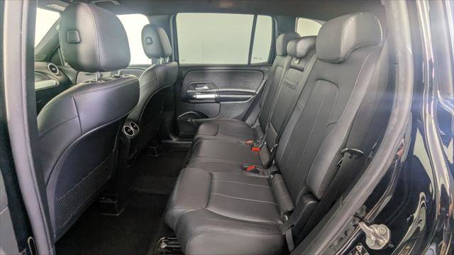 Used 2022 Mercedes-Benz GLB 250 w/ Premium Package image 17