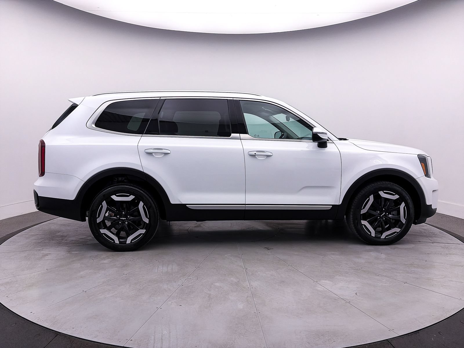 Used 2024 Kia Telluride S FWD image 44