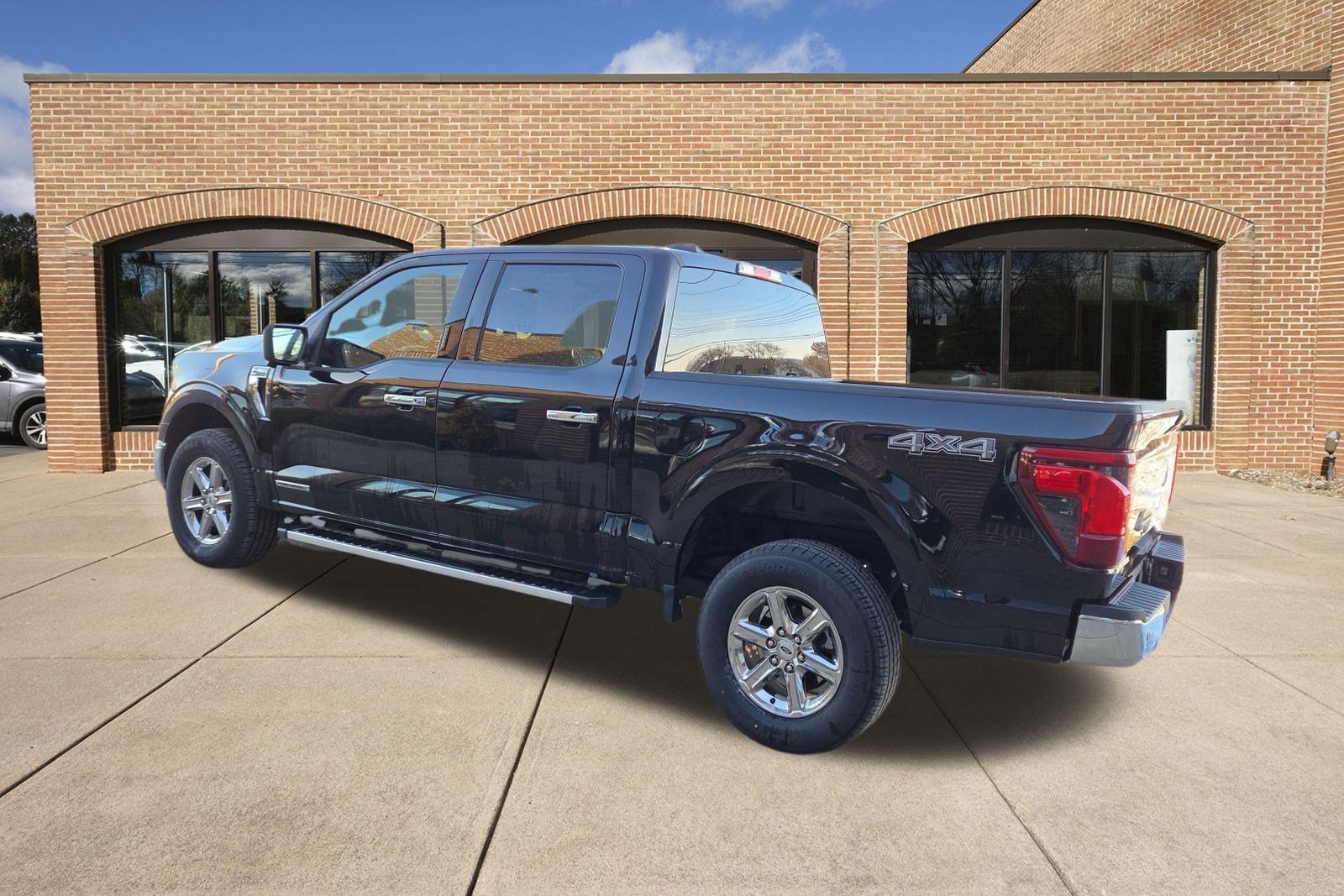 Used 2024 Ford F150 XLT w/ Mobile Office Package image 6