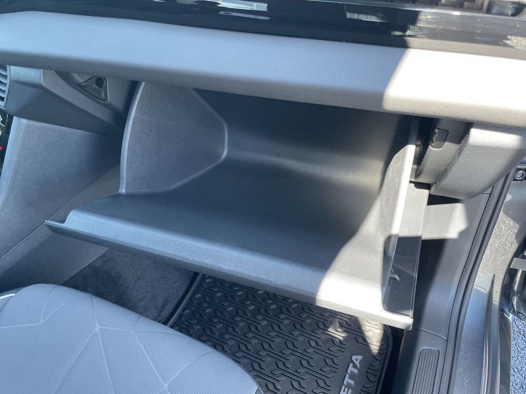 Used 2025 Volkswagen Jetta Sport image 32