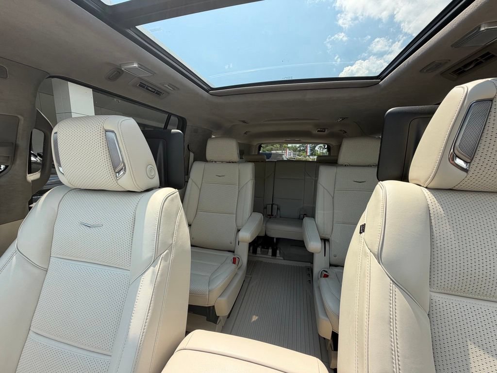 Used 2024 Cadillac Escalade ESV Sport Platinum w/ LPO, ONYX Package AWD/4WD image 26