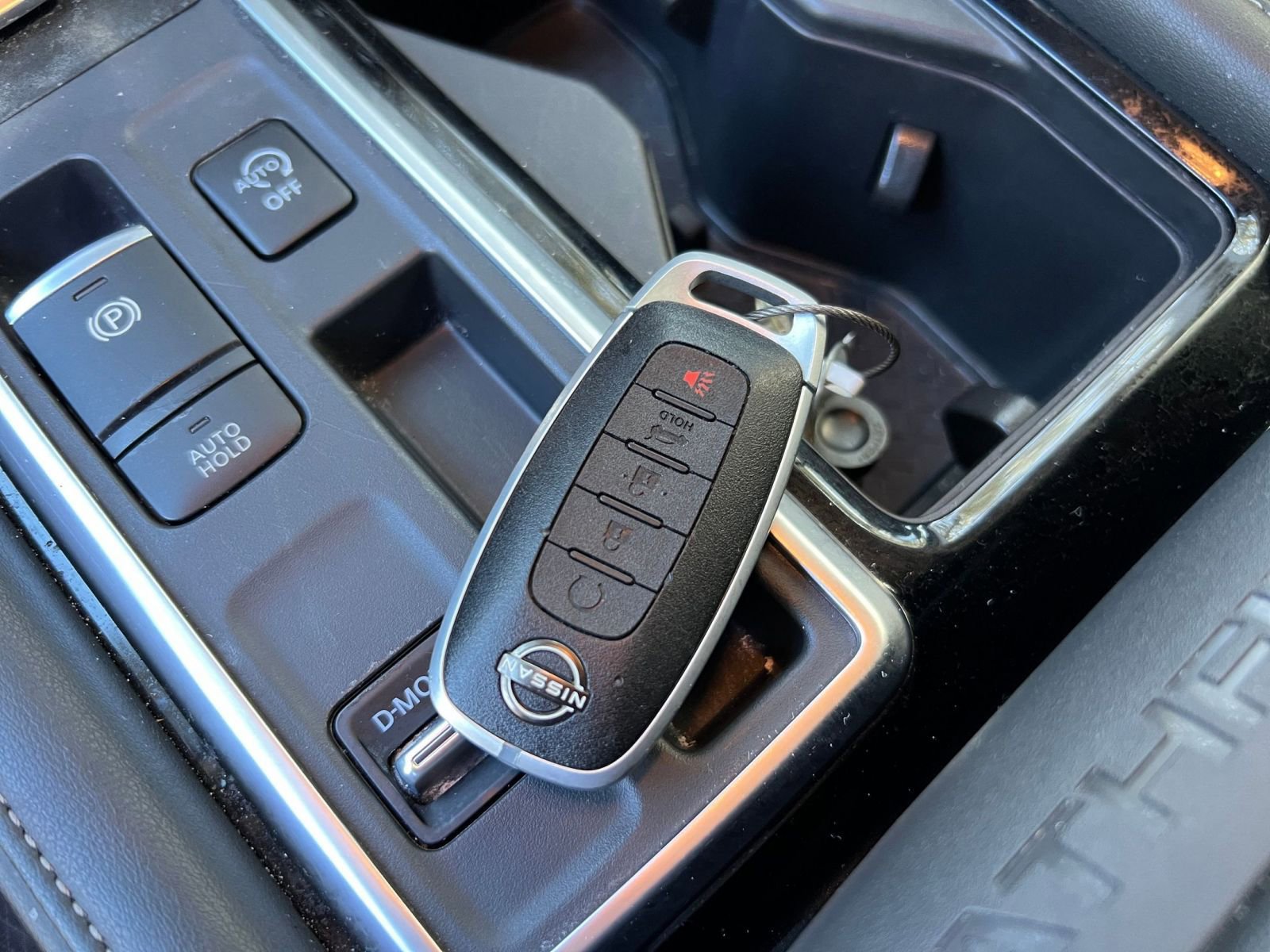 Used 2025 Nissan Pathfinder SV image 18