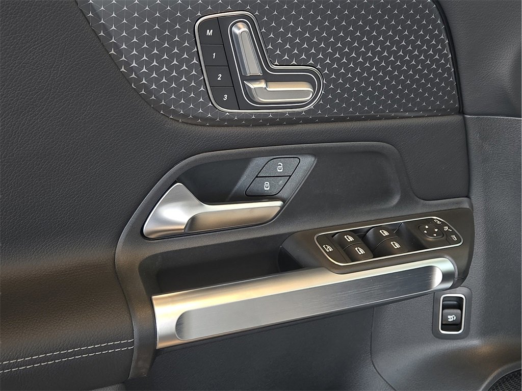 New 2026 Mercedes-Benz GLB 250 image 18