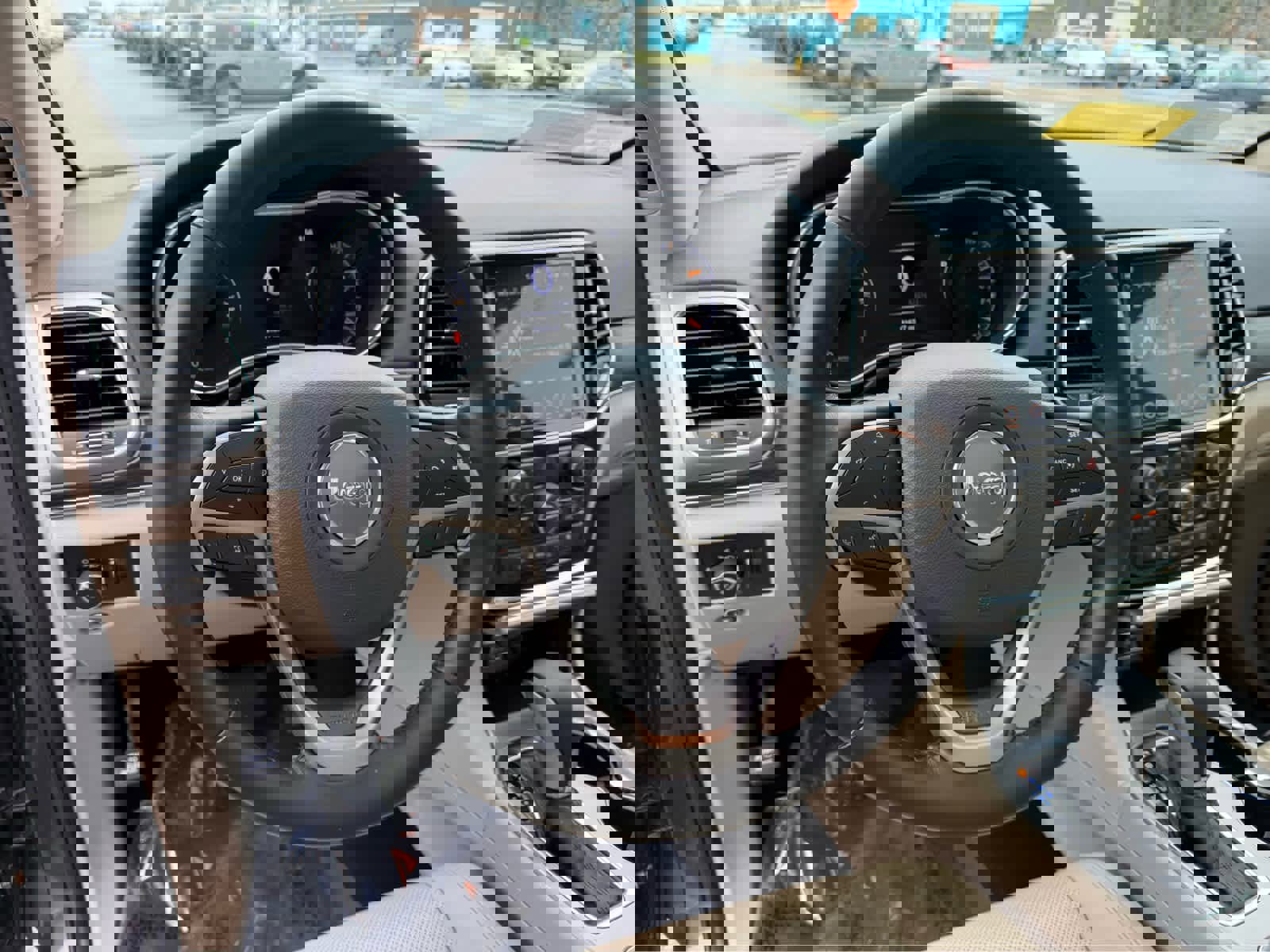 Used 2021 Jeep Grand Cherokee Limited w/ Luxury Group II image 12