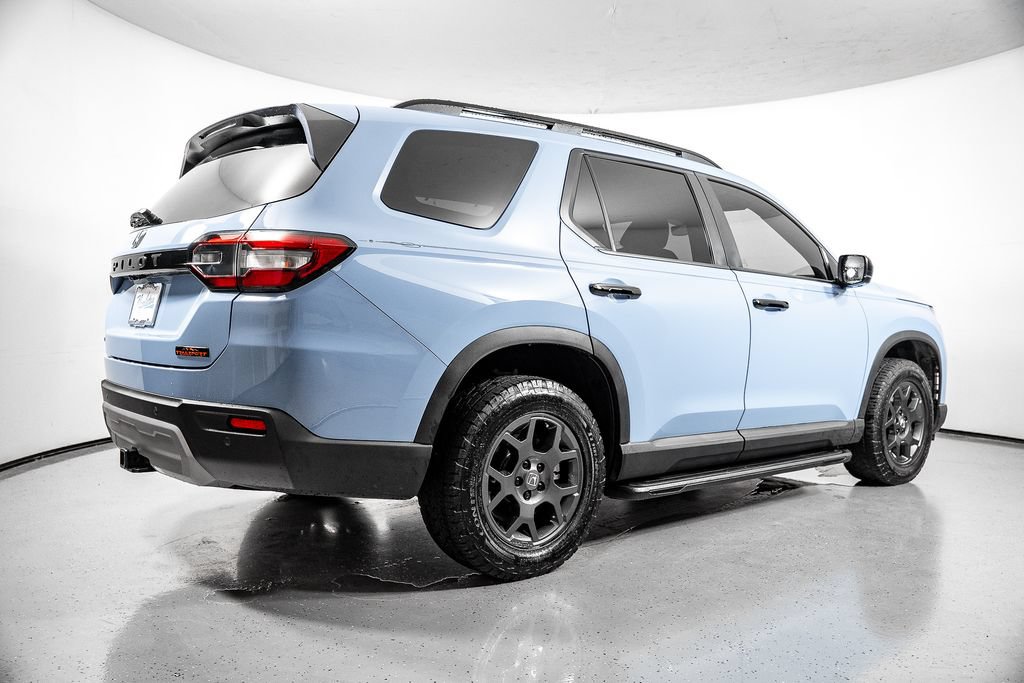 Used 2025 Honda Pilot TrailSport image 8