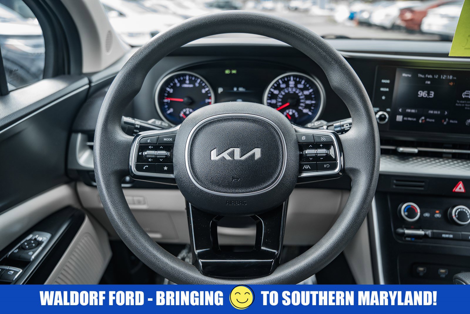 Used 2023 Kia Carnival LX image 25