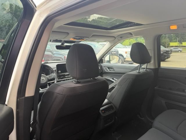 Used 2024 Nissan Pathfinder SV AWD/4WD image 8