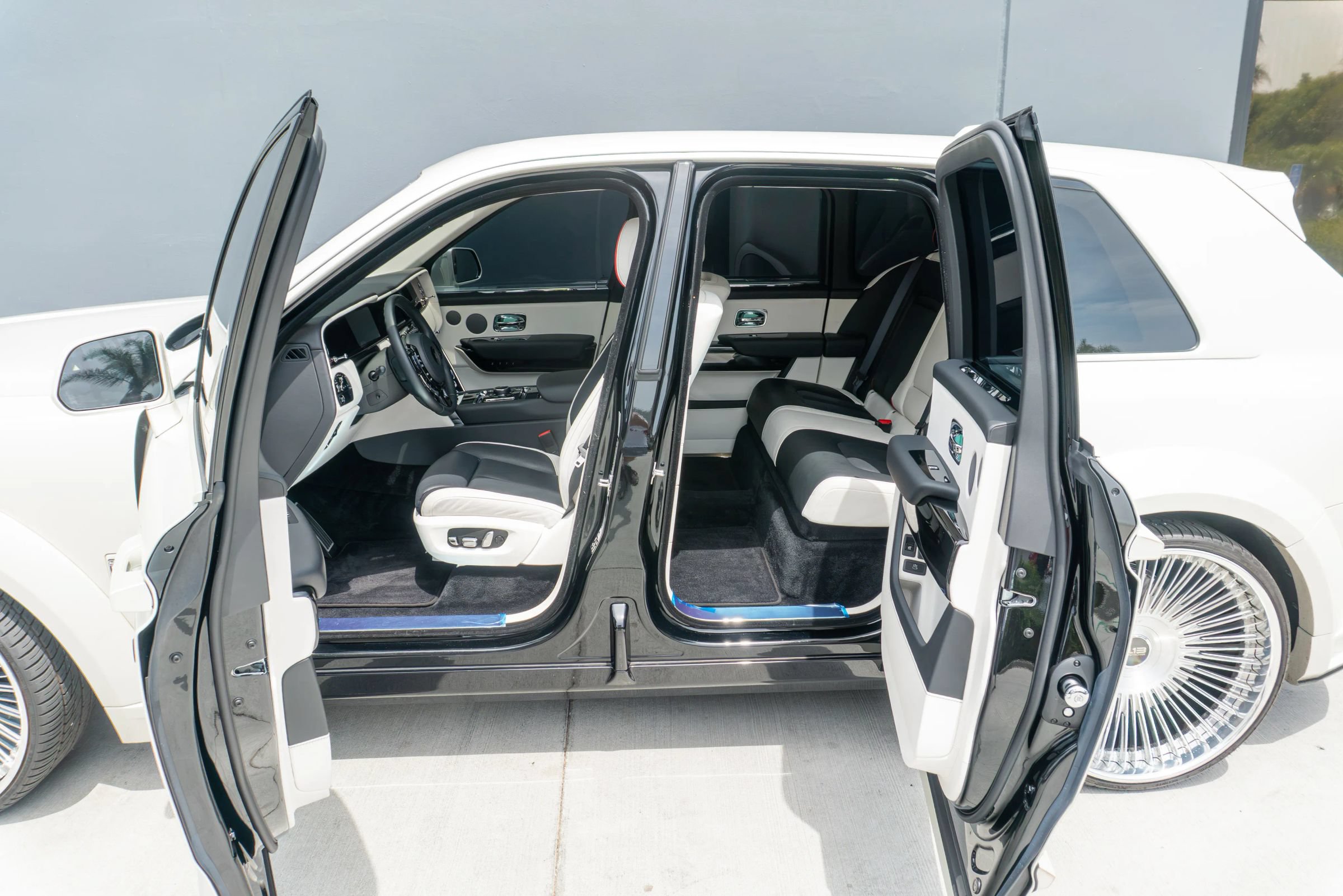 Used 2025 Rolls-Royce Cullinan AWD/4WD image 53