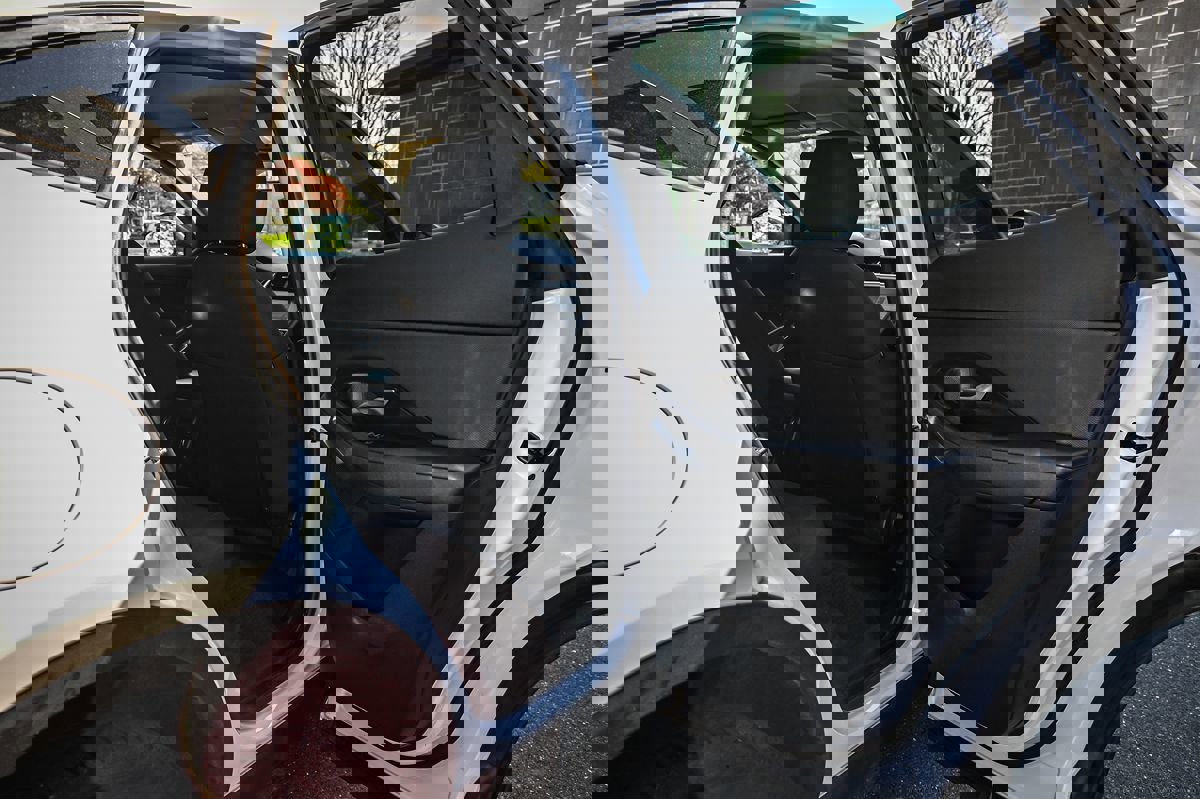 Used 2018 Jaguar E-PACE image 15