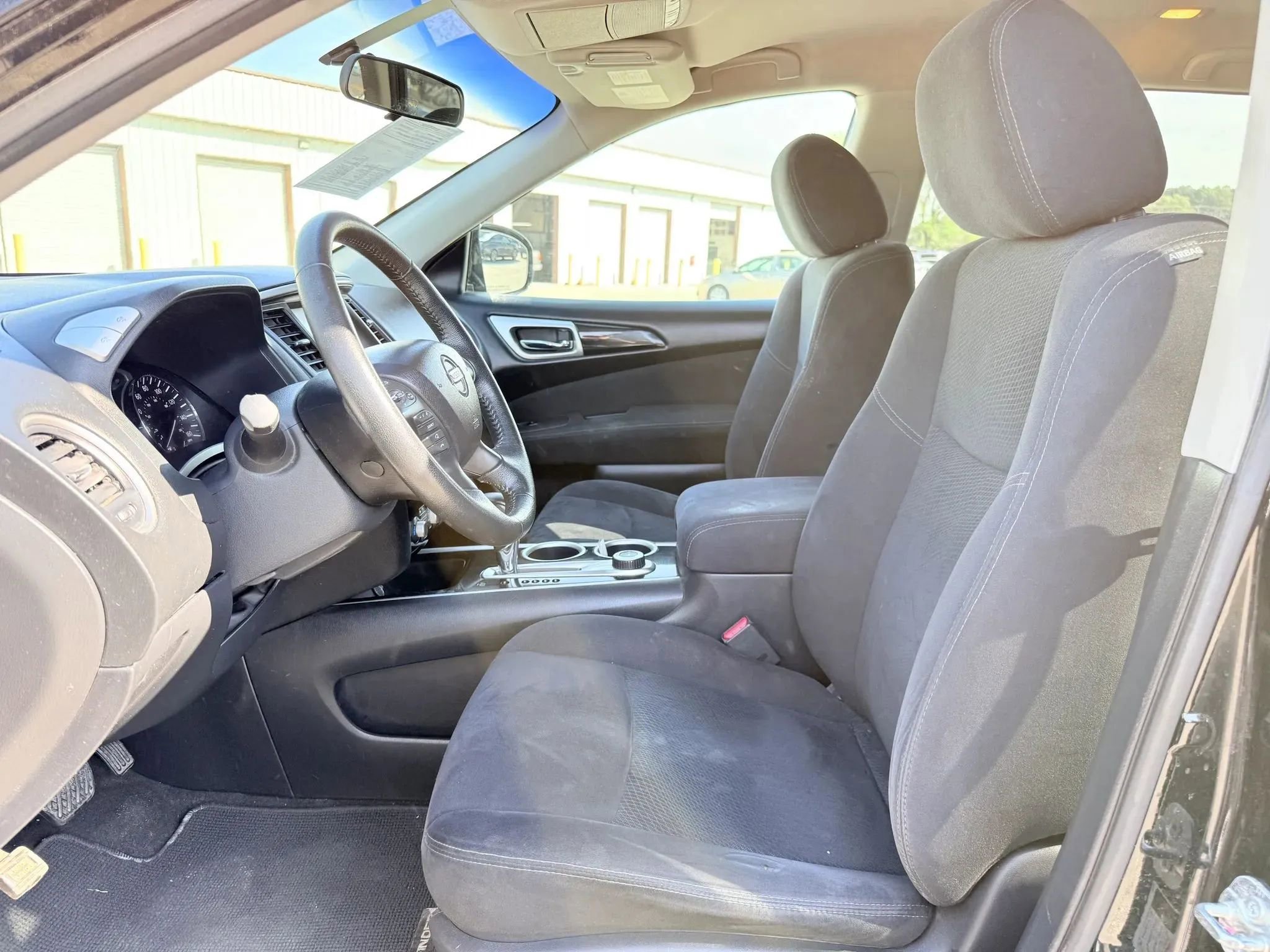 Used 2013 Nissan Pathfinder SV image 2