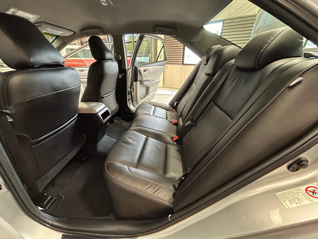 Used 2015 Toyota Camry SE FWD image 48