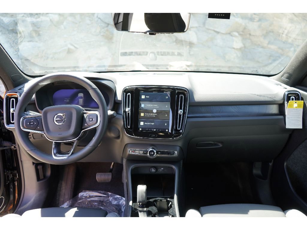 New 2025 Volvo EX40 Core w/ Climate Package image 22