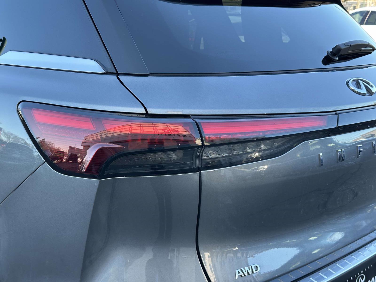 Used 2025 INFINITI QX60 Sensory w/ Vision Package image 9