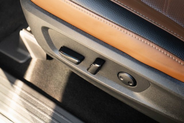 Used 2023 Nissan Pathfinder Platinum w/ Cargo Package image 19