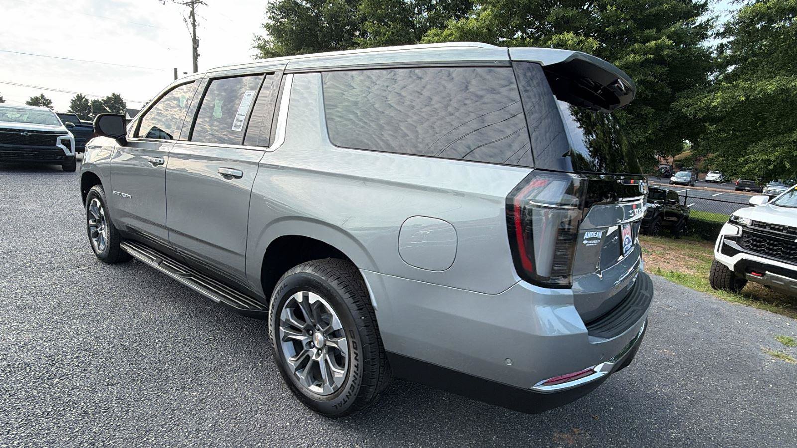 New 2026 Chevrolet Suburban LT w/ Comfort Package AWD/4WD image 10