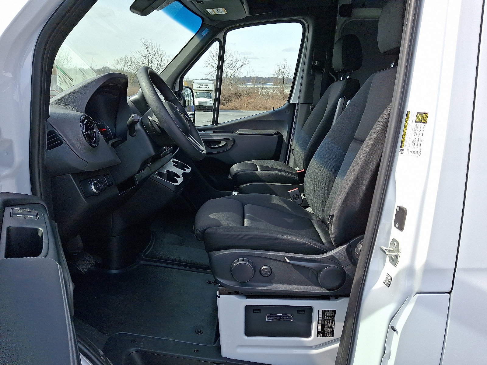 Used 2024 Mercedes-Benz Sprinter 2500 image 15