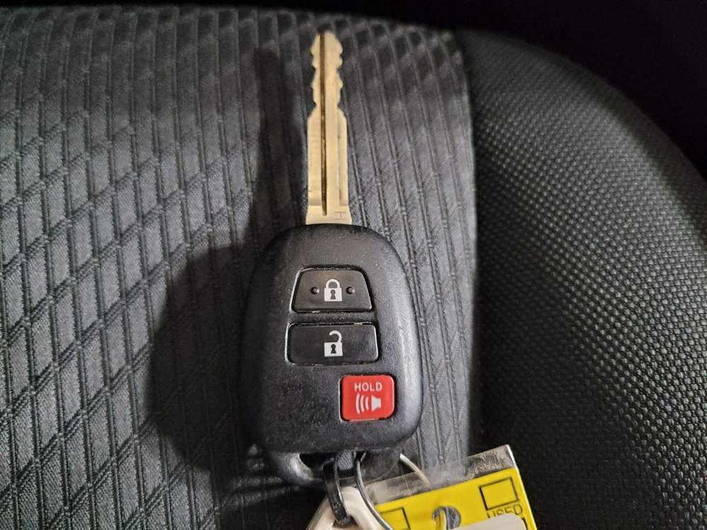 Used 2019 Toyota Highlander LE image 32