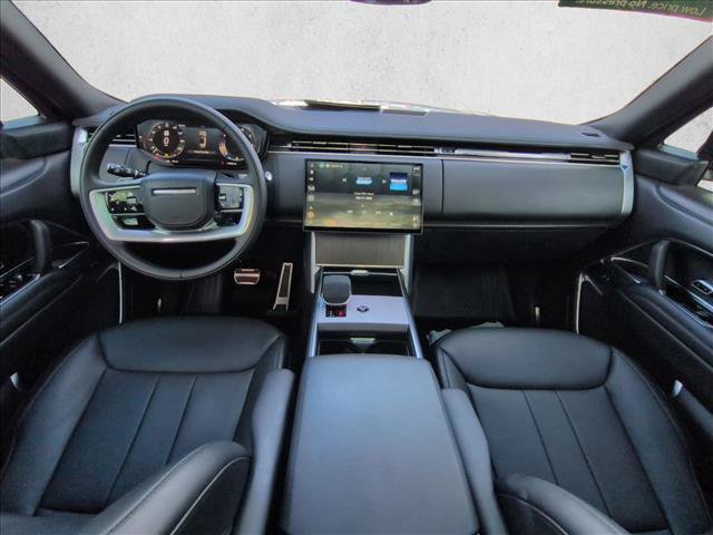 Used 2025 Land Rover Range Rover SE AWD/4WD image 18