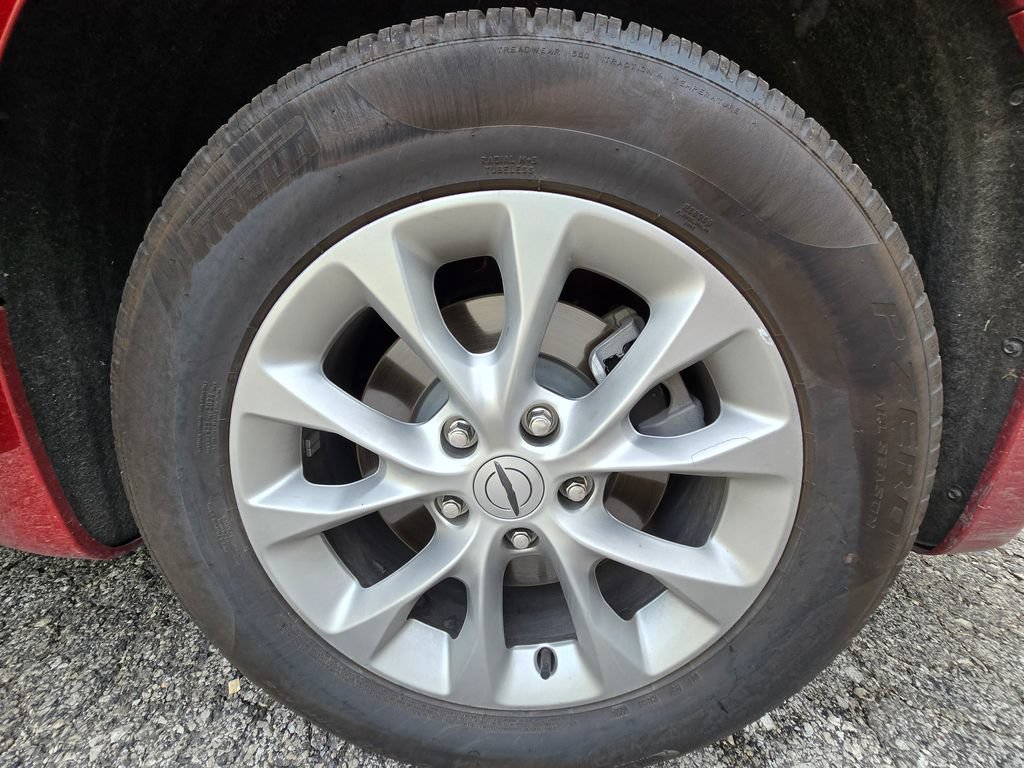Used 2025 Chrysler Pacifica Select AWD/4WD image 16