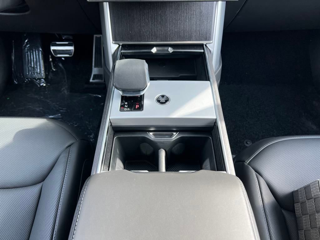 New 2025 Land Rover Range Rover SE image 23