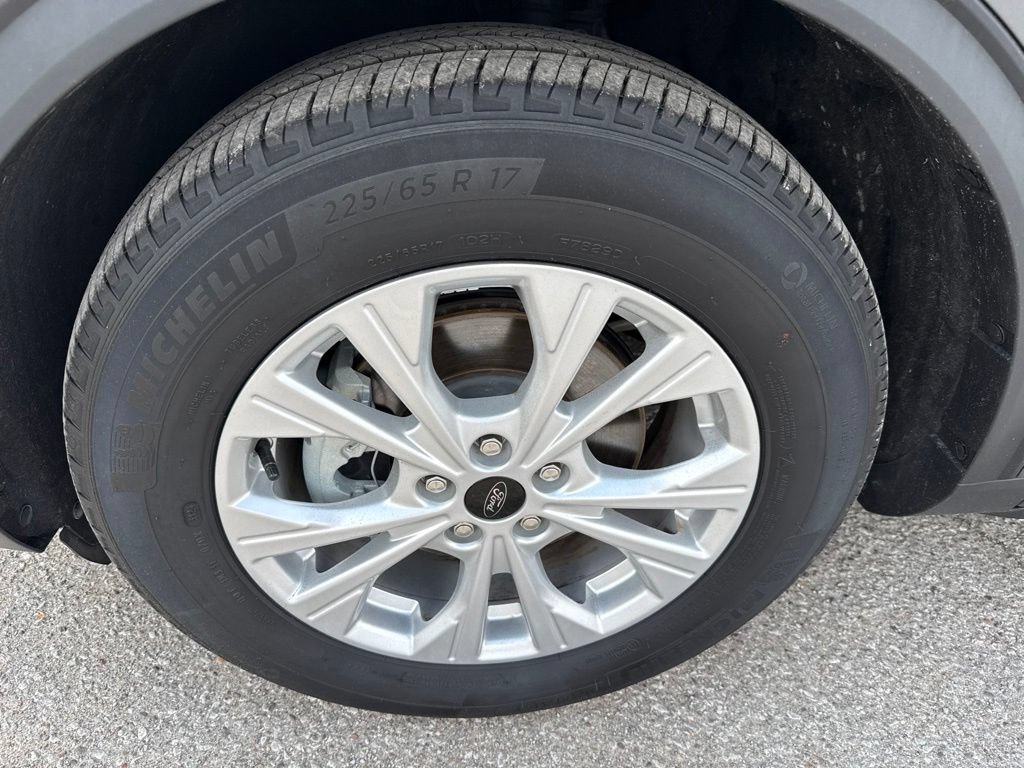 Used 2025 Ford Escape Active w/ Active Premium Tech Pack FWD image 4