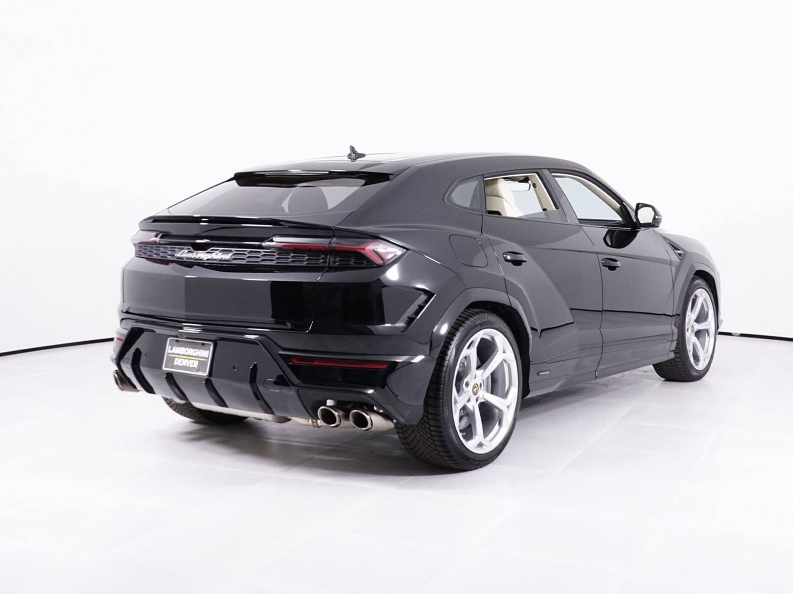 Used 2026 Lamborghini Urus SE AWD/4WD image 8