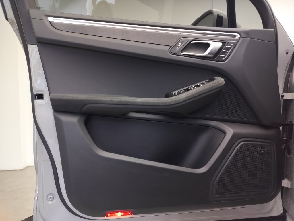 Certified 2023 Porsche Macan GTS AWD/4WD image 20