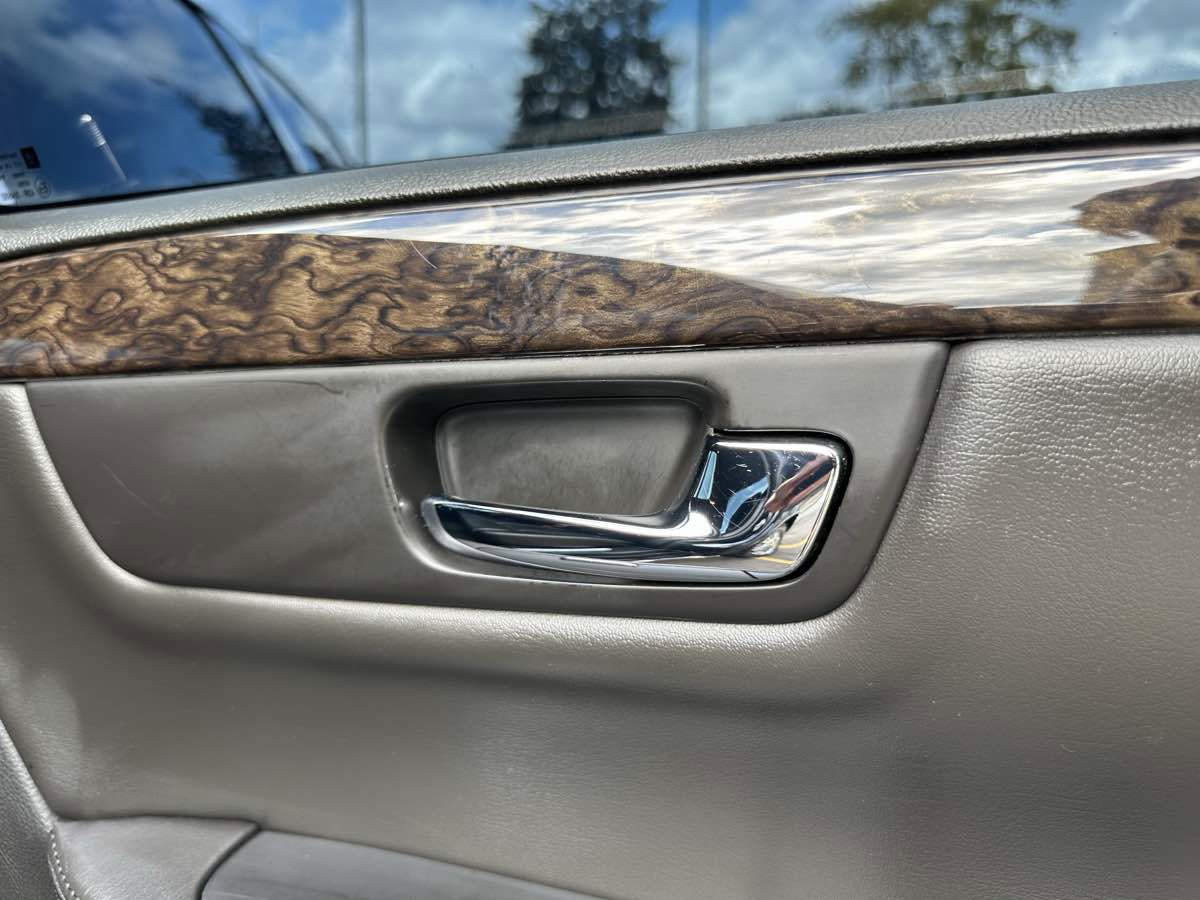 Used 2011 Cadillac DTS Limousine image 40