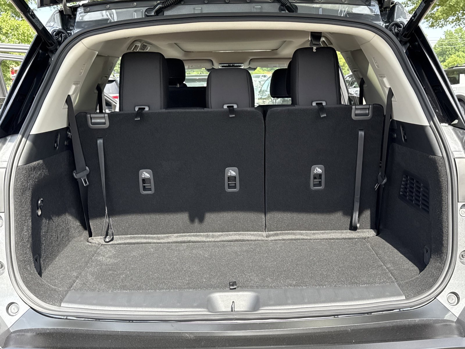 New 2026 Nissan Pathfinder SV w/ SV Premium Package FWD image 19