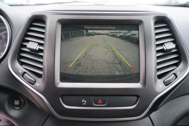 Used 2019 Jeep Cherokee Trailhawk w/ Cold Weather Group image 14