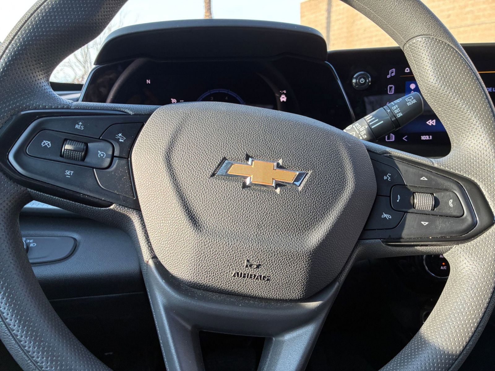 Used 2025 Chevrolet Trax LT image 28