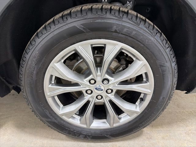 Used 2023 Ford Explorer XLT w/ Equipment Group 202A image 8