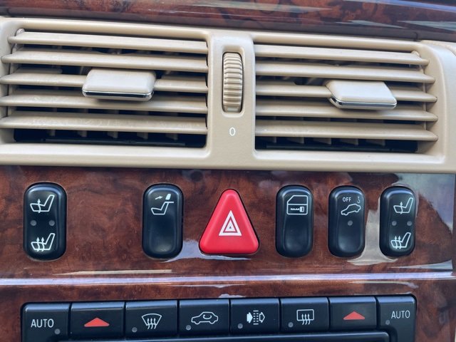 Used 2000 Mercedes-Benz E 320 Sedan image 24