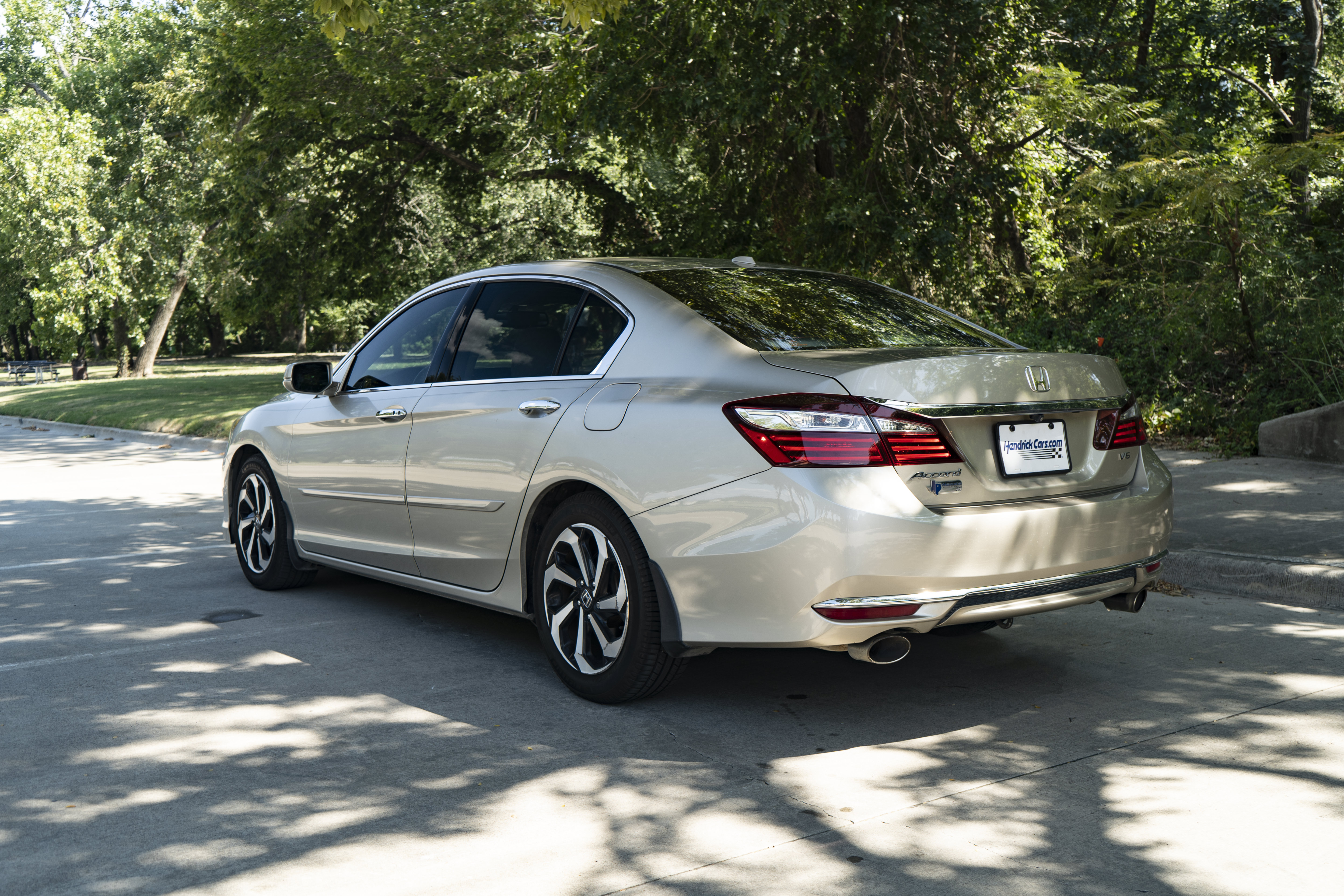 Used 2016 Honda Accord EX-L image 7