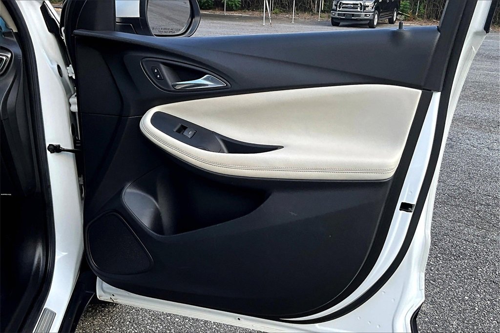 Certified 2022 Buick Encore GX Essence w/ Advanced Technology Package image 24