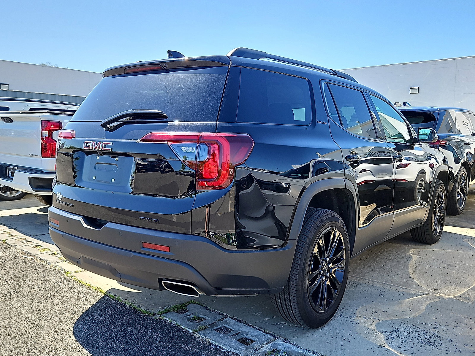 Certified 2023 GMC Acadia SLE w/ Driver Convenience Package AWD/4WD image 8