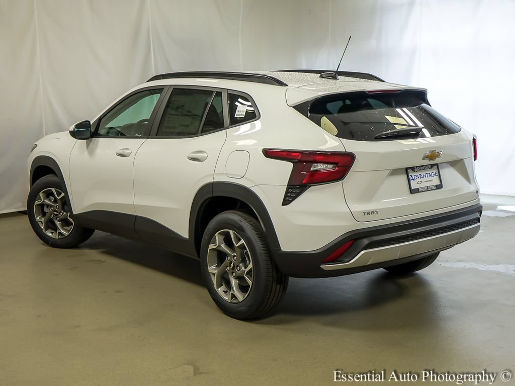 New 2026 Chevrolet Trax LT w/ LT Convenience Package FWD image 8