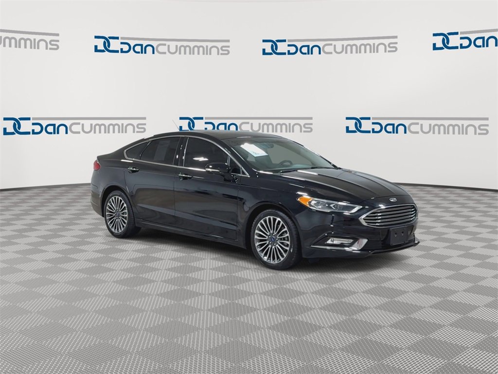 Used 2017 Ford Fusion SE w/ Fusion SE Technology Package image 2