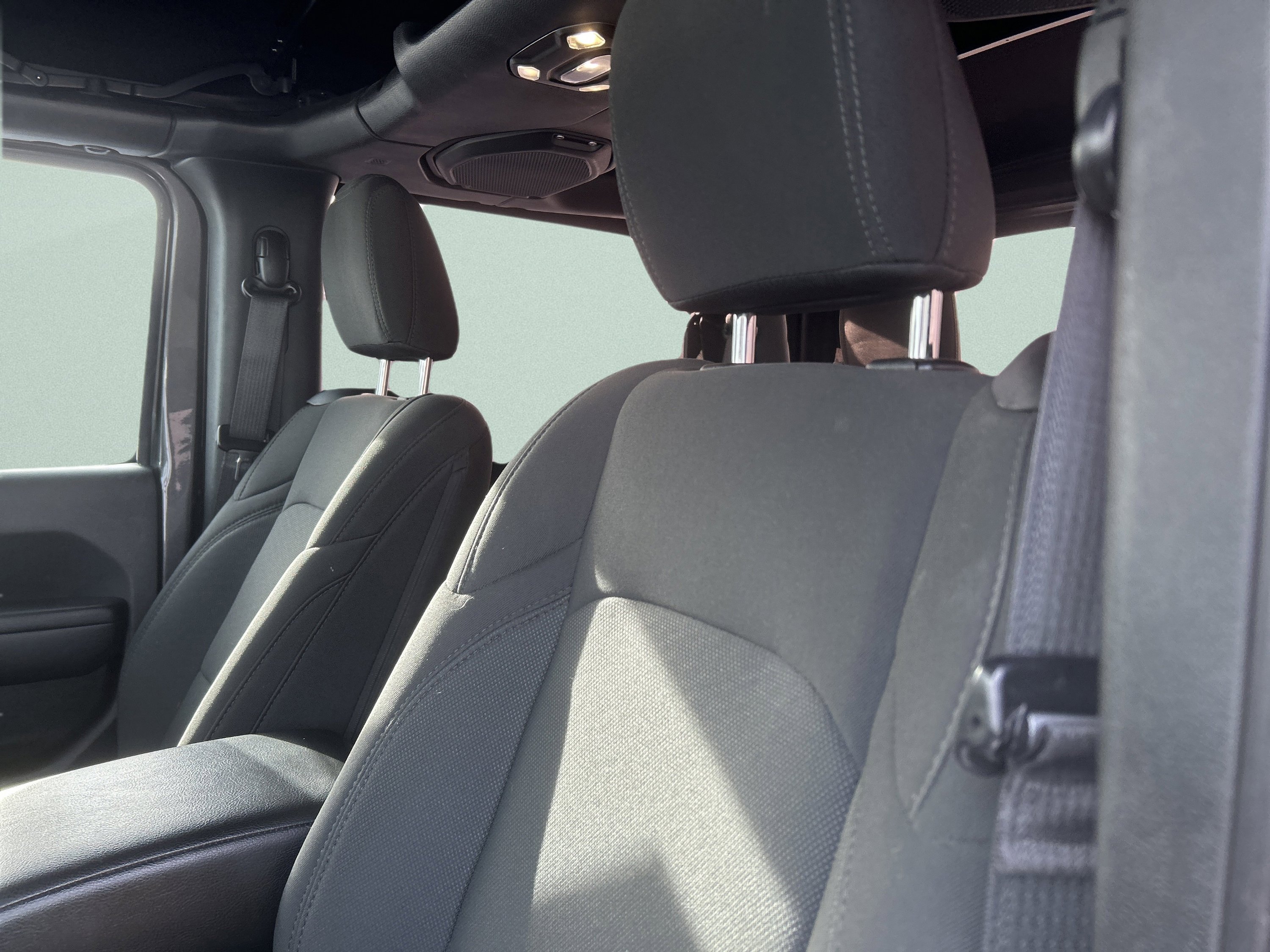 Used 2022 Jeep Wrangler Sport S image 30