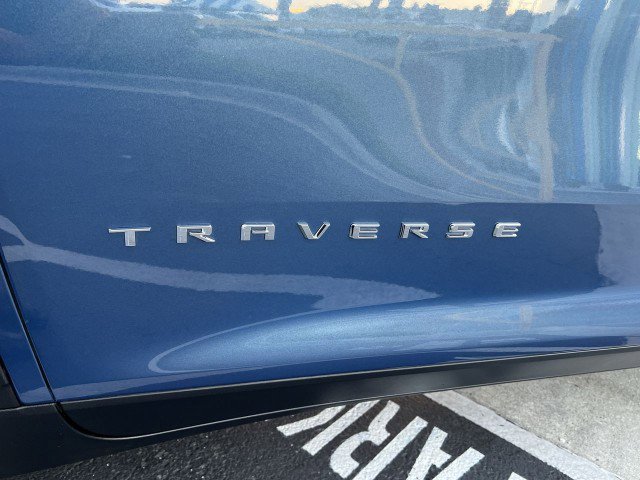 Used 2025 Chevrolet Traverse LT image 32