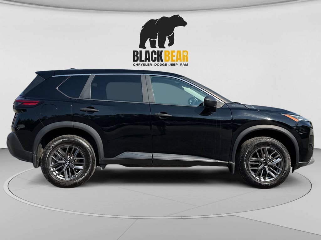 Used 2022 Nissan Rogue S AWD/4WD image 2