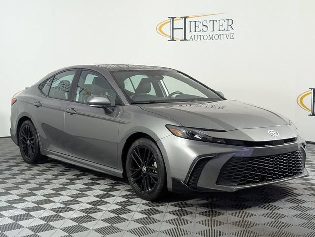 Used 2025 Toyota Camry SE FWD image 2