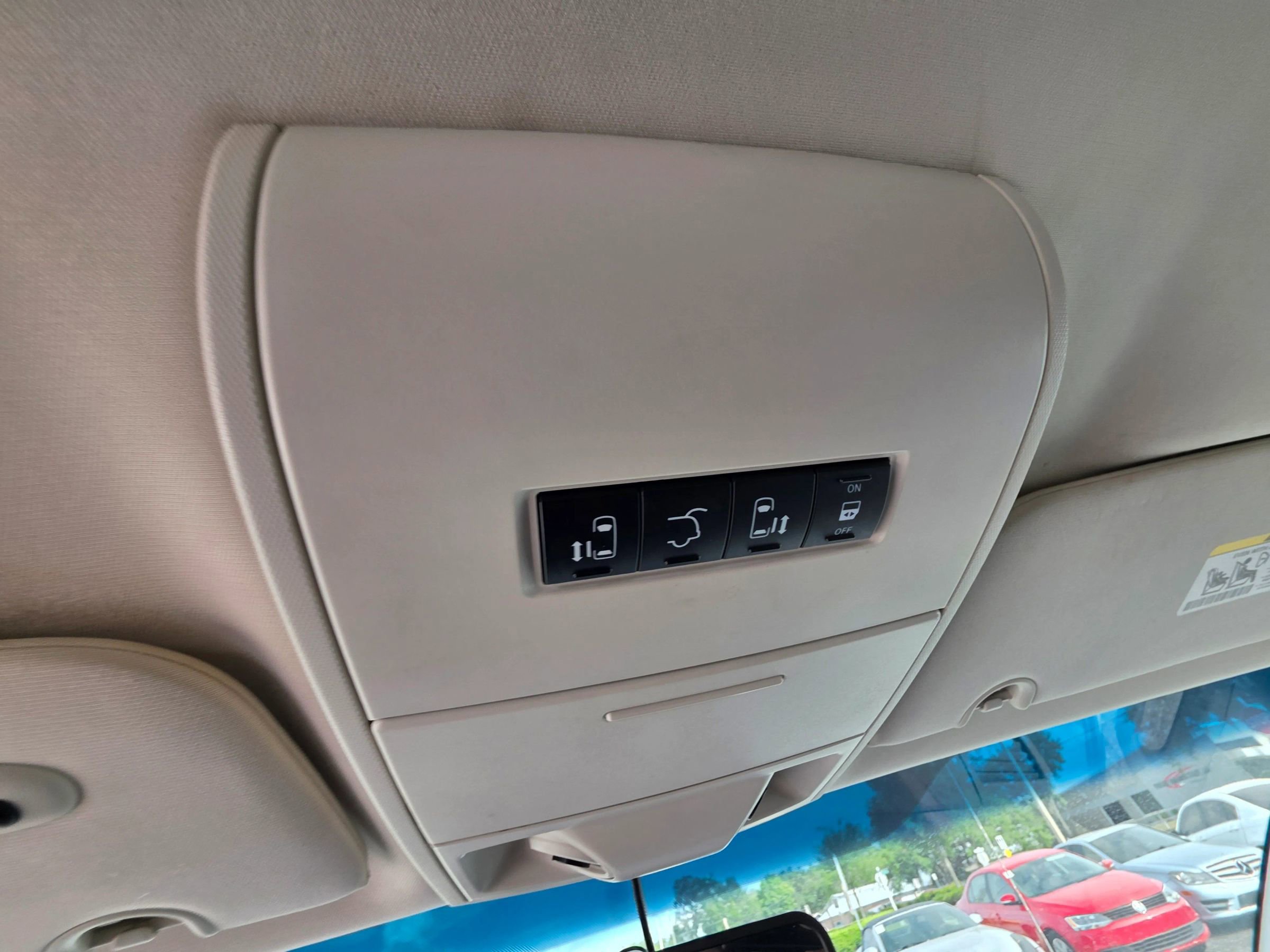 Used 2010 Chrysler Town & Country Touring FWD image 24