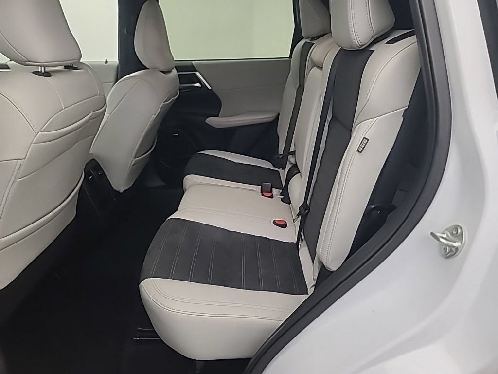 Used 2025 Mitsubishi Outlander SE AWD/4WD image 21