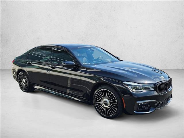 Used 2019 BMW 750i w/ M Sport Package RWD image 3
