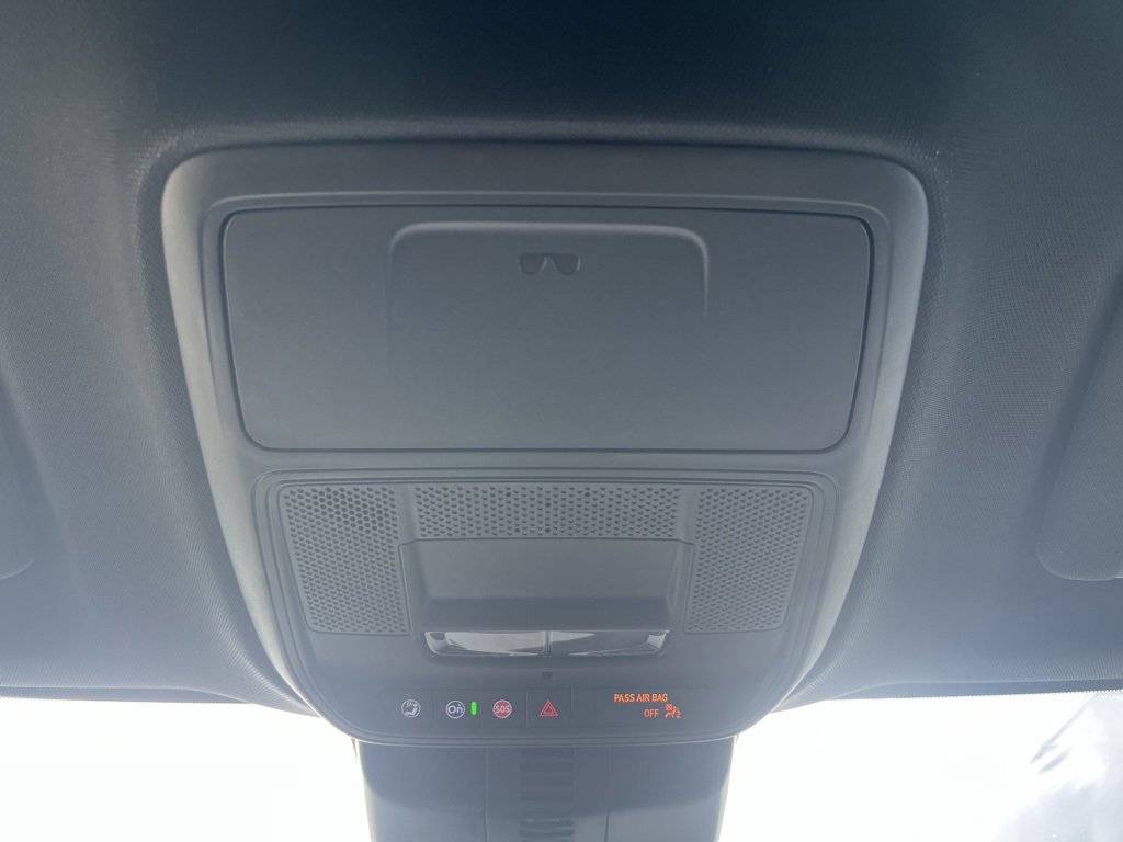 New 2025 Chevrolet Traverse LT image 21