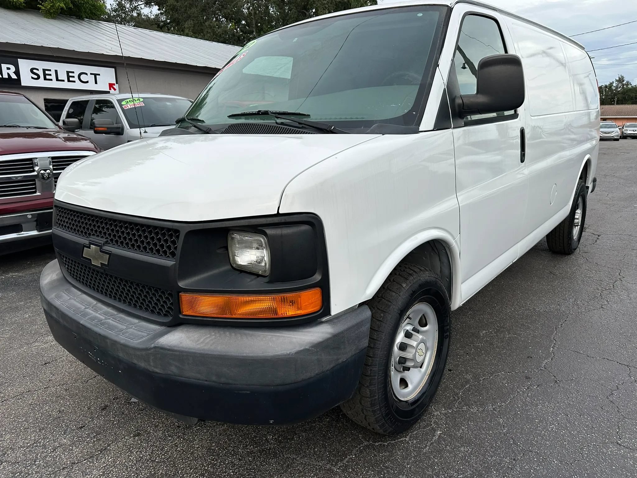 Used 2012 Chevrolet Express 2500 RWD image 2