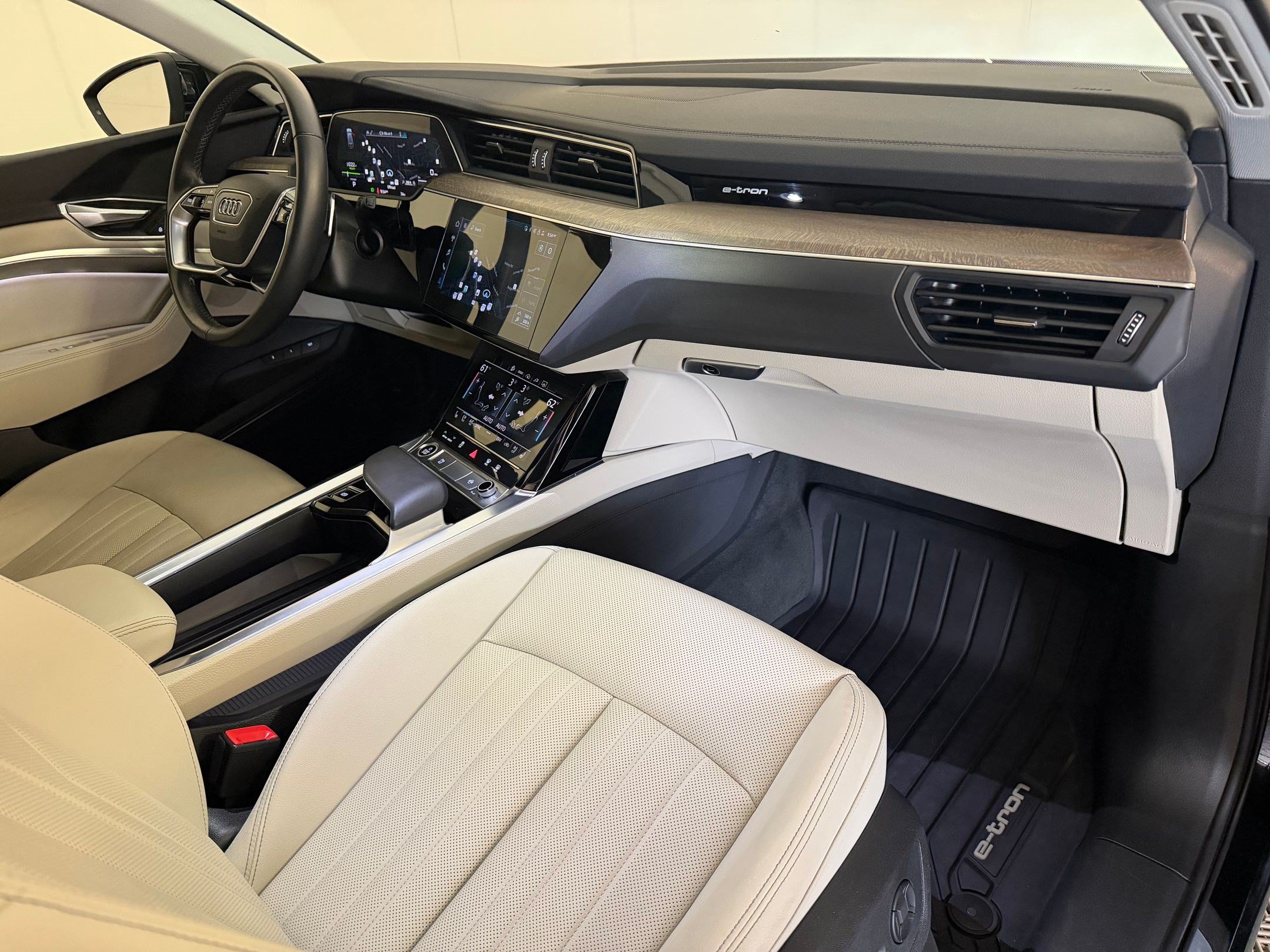 Certified 2024 Audi Q8 e-tron Premium Plus w/ Premium Plus Package AWD/4WD image 35